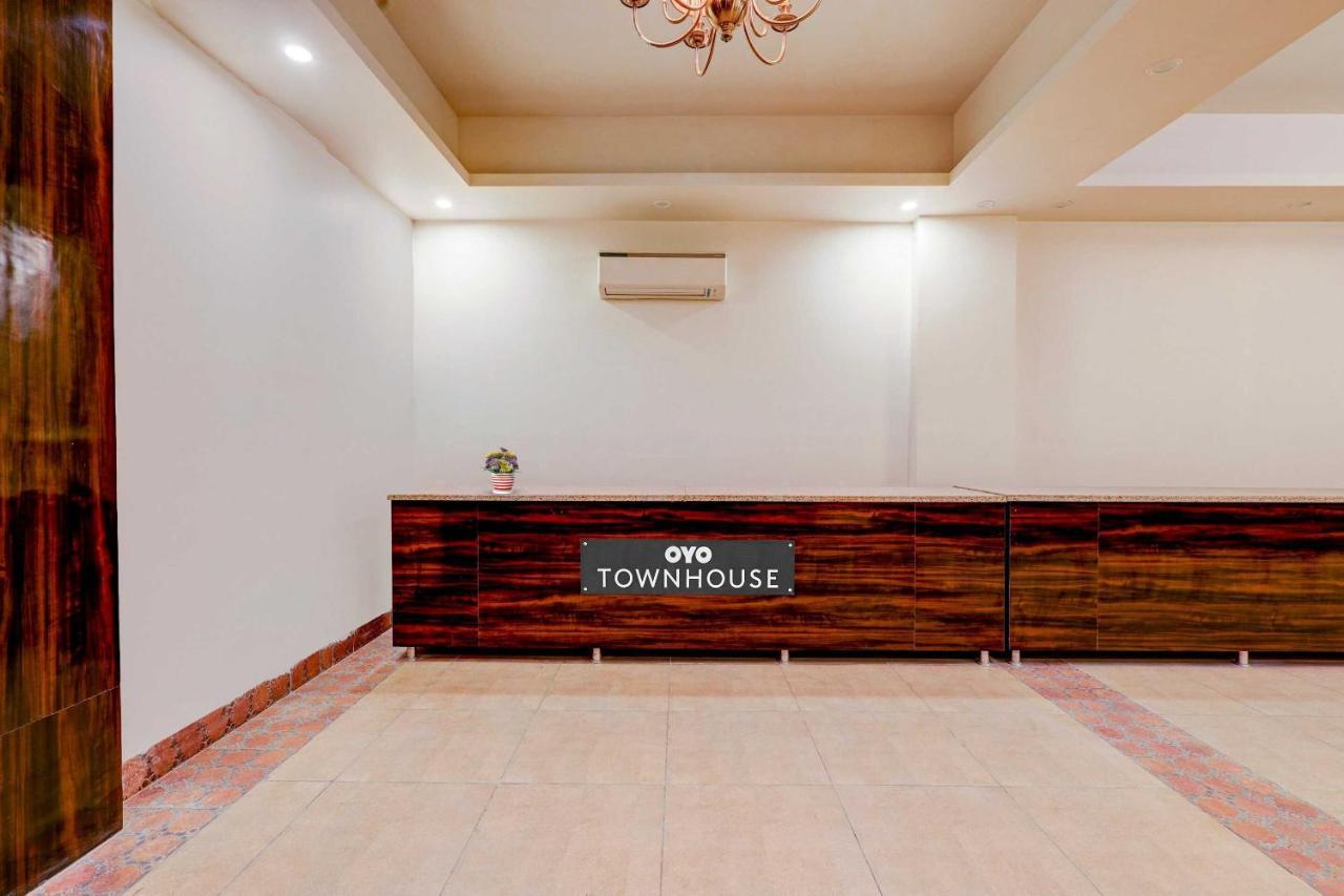 Townhouse Golden King Hotel New Delhi Exterior photo