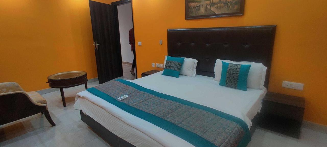Townhouse Golden King Hotel New Delhi Exterior photo