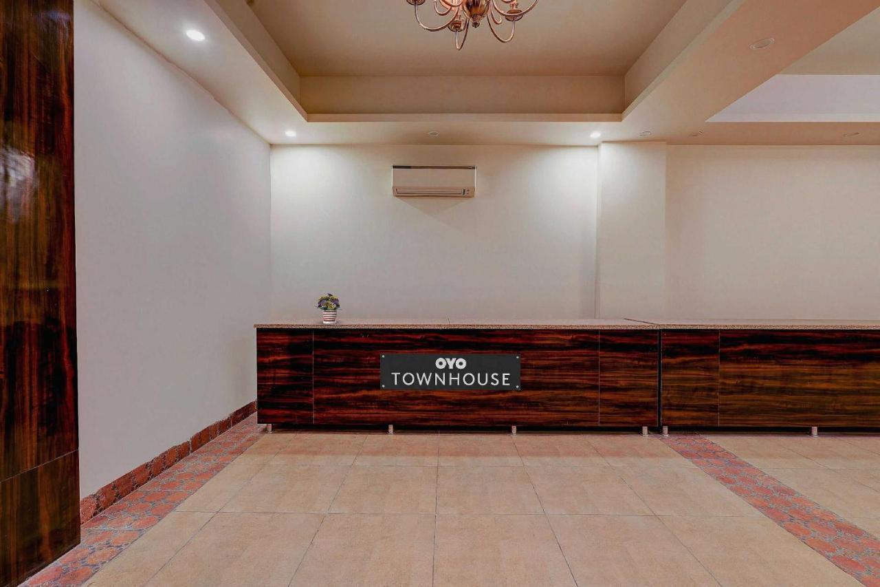 Townhouse Golden King Hotel New Delhi Exterior photo