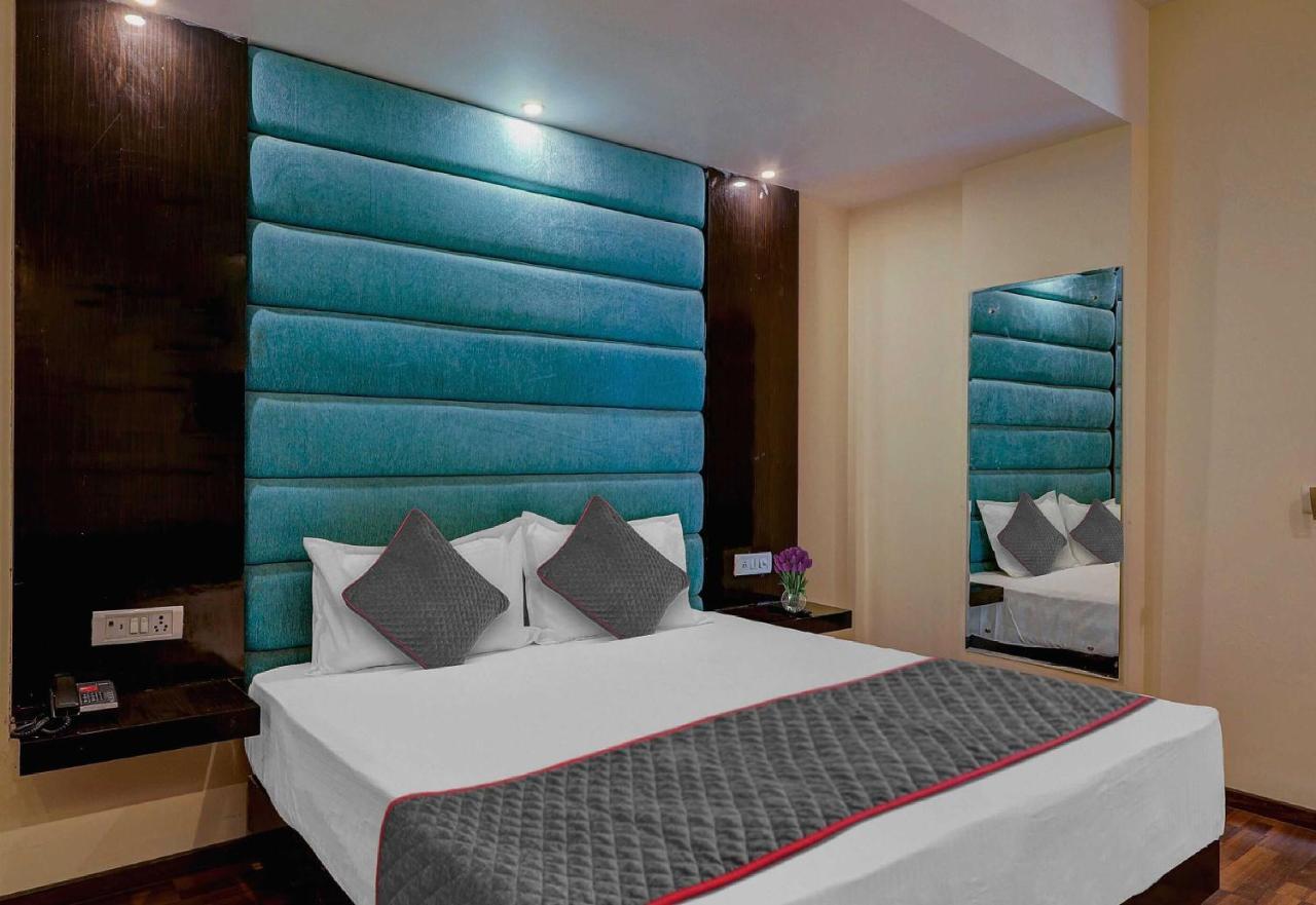 Townhouse Golden King Hotel New Delhi Exterior photo