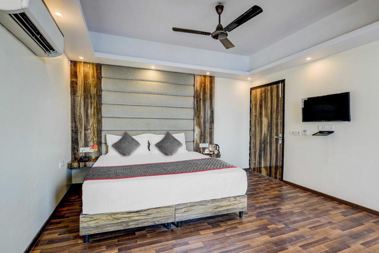 Townhouse Golden King Hotel New Delhi Exterior photo