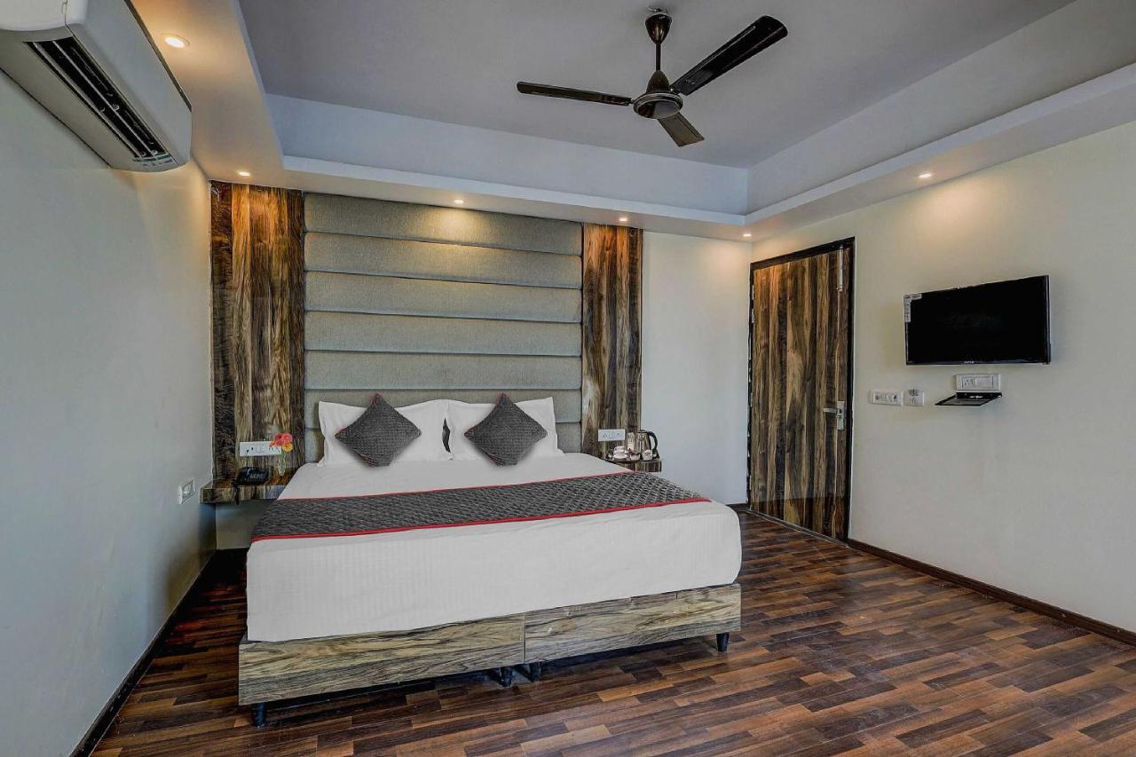 Townhouse Golden King Hotel New Delhi Exterior photo
