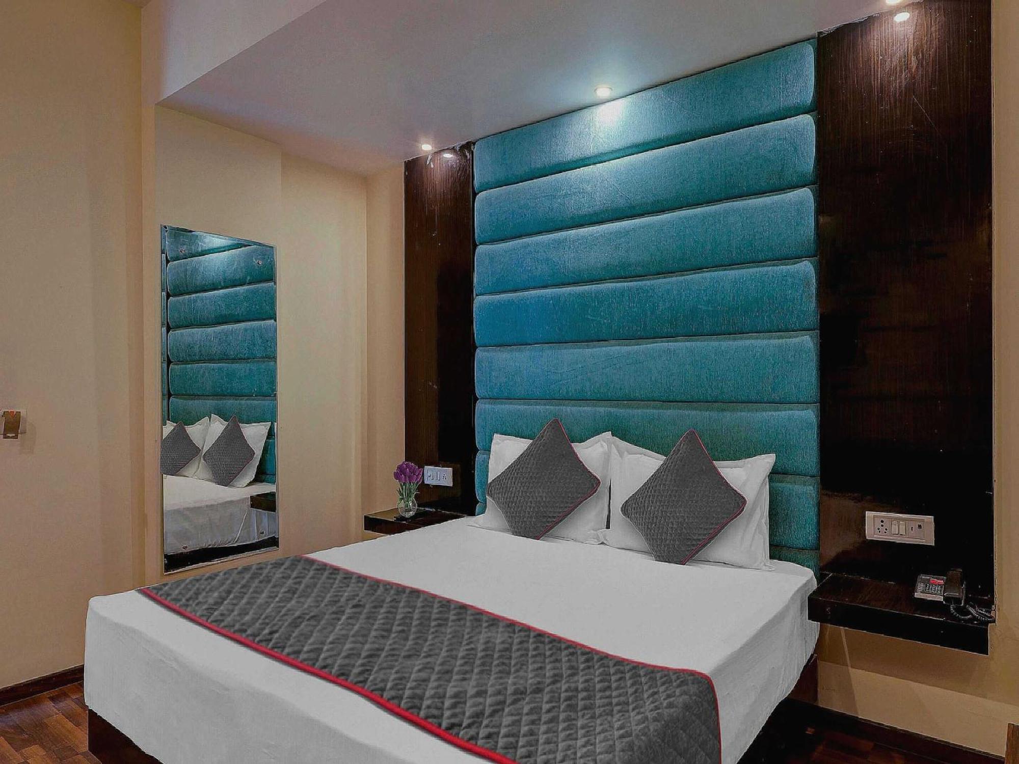 Townhouse Golden King Hotel New Delhi Exterior photo