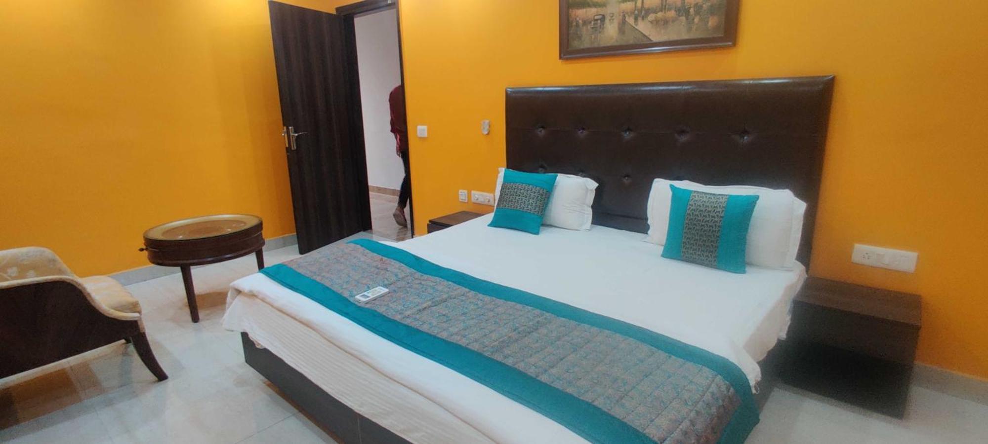 Townhouse Golden King Hotel New Delhi Exterior photo